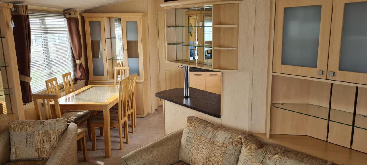 Lovely Caravan With Decking At Coral Beach Park In Lincolnshire Ref 77001c Campsite Ingoldmells