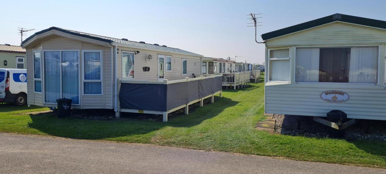 Campsite Lovely Caravan With Decking At Coral Beach Park In Lincolnshire Ref 77001c Ingoldmells