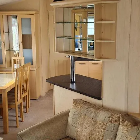 Lovely Caravan With Decking At Coral Beach Park In Lincolnshire Ref 77001C Hotel Ingoldmells Exterior photo
