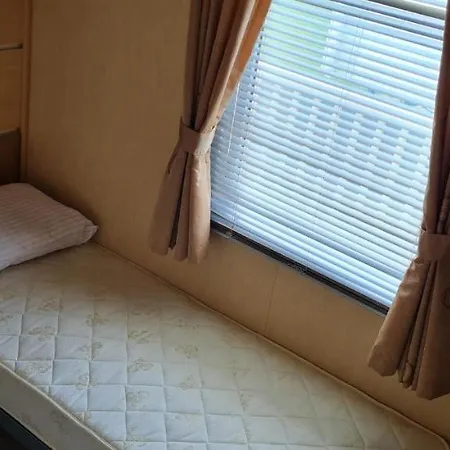 Lovely Caravan With Decking At Coral Beach Park In Lincolnshire Ref 77001C Hotel Ingoldmells Exterior photo
